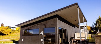 Modern 4 Bedroom Bach Close to the Township of Tekapo
