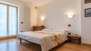 3 Schlafzimmer, Bügeleisen/Bügelbrett, Bettwäsche