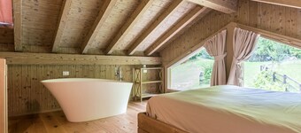 Beautiful “Chalet dell'Orso” with Wi-Fi, Jacuzzi, and Private Garden