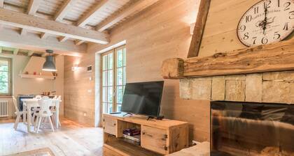 Beautiful “Chalet dell'Orso” with Wi-Fi, Jacuzzi, and Private Garden