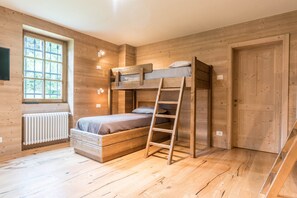 3 bedrooms, free WiFi, bed sheets