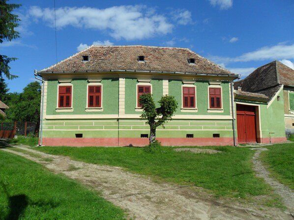 Exterior - Experience the countryside, stay in a traditional saxon house in Transylvania (Richis)