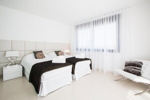 6 bedrooms, in-room safe, iron/ironing board, travel crib