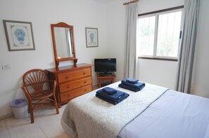 3 chambres, coffres-forts dans les chambres, fer et planche Ă repasser