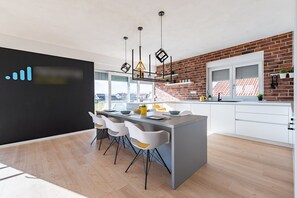 Fridge, oven, cookware/dishes/utensils