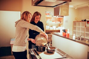 Fridge, cookware/dishes/utensils