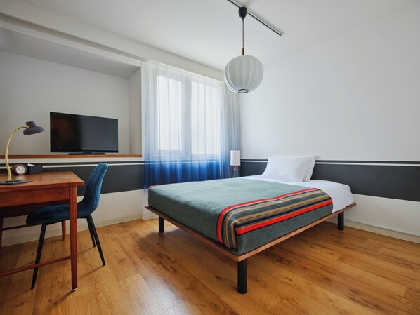 1 bedroom, desk, free WiFi, bed sheets