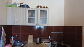 Kaffetrakter/tekoker, kjøleskap, mikrobølgeovn og ovn