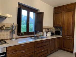 Fridge, microwave, oven, stovetop - villa with the best location and view in all fermo (amandola)