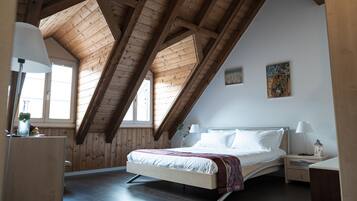 Studio | Individually furnished, laptop workspace, soundproofing, bed sheets