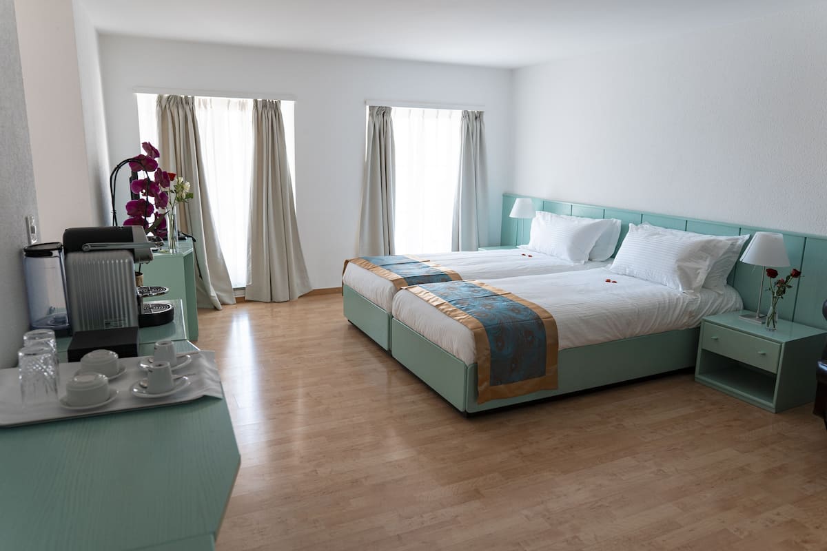Familien-Suite (Twin) | 1 Schlafzimmer, individuell eingerichtet, laptopgeeigneter Arbeitsplatz