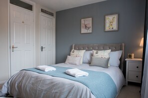 2 bedrooms, iron/ironing board, travel cot, WiFi - Cosy, dog friendly house in Bourton-on-the-Water (Bourton-on-the-Water)