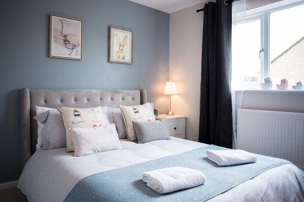 2 bedrooms, iron/ironing board, travel cot, WiFi - Cosy, dog friendly house in Bourton-on-the-Water (Bourton-on-the-Water)