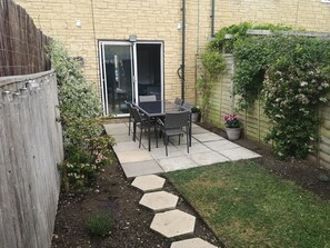 Outdoor dining - Cosy, dog friendly house in Bourton-on-the-Water (Bourton-on-the-Water)