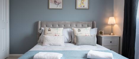 2 soverom, strykejern/-brett, reiseseng for barn og wi-fi