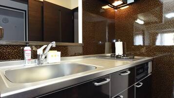 Fridge, microwave, stovetop, cookware/dishes/utensils