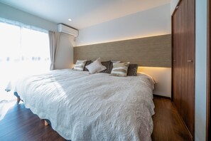 3 室のベッドルーム、デスク�、アイロン / アイロン台、WiFi (無料)