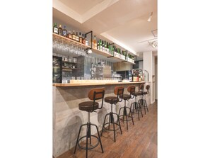 Bar (on property) - Family room with private bathroom / Osaka Ōsaka (Osaka)