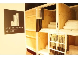 1 dormitorio, escritorio, tabla de planchar con plancha y wifi gratis