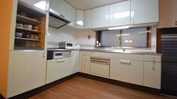 Fridge, microwave, stovetop, cookware/dishes/utensils