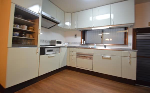 雪櫃、微波爐、爐具、廚房用具/餐具/器皿