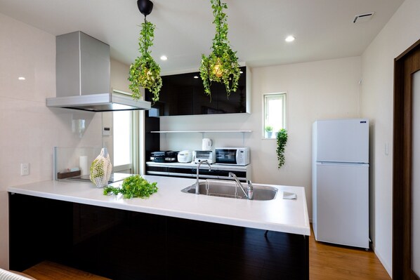 雪櫃、微波爐、爐具、廚房用具/餐具/器皿