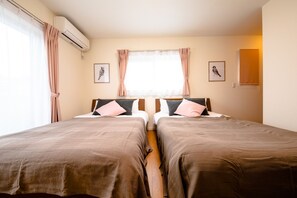 4 slaapkamers, een bureau, een strijkplank/strijkijzer, gratis wifi