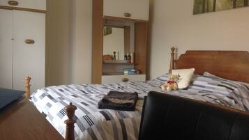 House, Multiple Beds | 3 bedrooms, iron/ironing board, free WiFi, bed sheets