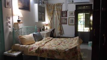 2 bedrooms, bed sheets