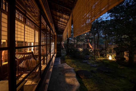 Terrace/patio. Ryoanji a World Heritage Site A 100yearold - Denshinan / Kyoto Kyōto