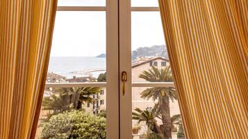 Suite Junior, 1 très grand lit, non-fumeur, vue mer | Vue de la chambre