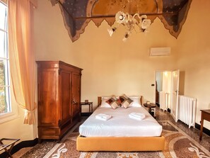 1 bedroom, premium bedding, memory-foam beds, minibar