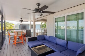 Unclassified image, 2 of 36, button