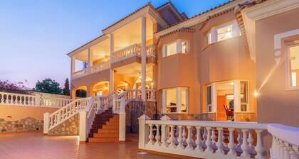 Luxury villa with sea view, with Swimming pool