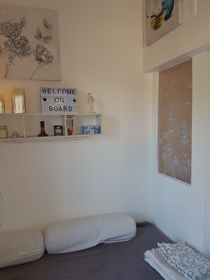 Interior - Petit Fleur Studio with Terrace (Ampus)