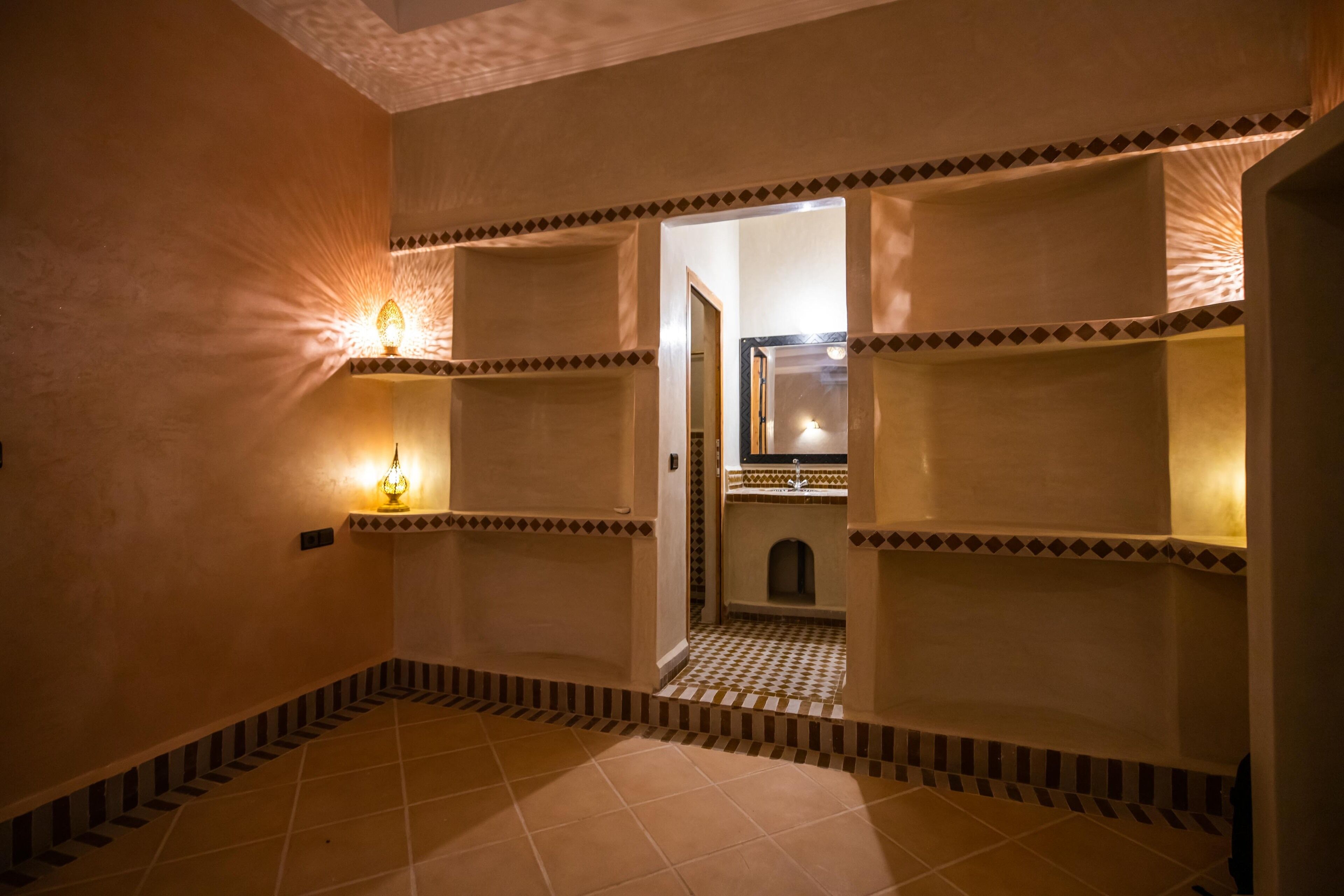 Deluxe Double Room | Bathroom | Shower, rainfall showerhead, free toiletries, bathrobes