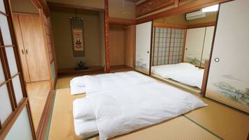 2 bedrooms, desk, free WiFi, bed sheets