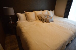 3 makuuhuonetta, työpöytä, silitysrauta/-lauta, ilmainen Wi-Fi
