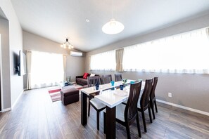 Dining - Newly opened in April 2020 Bon Moment A Building / Minamitsuru-gun Yamanashi (Minamitsuru-gun)
