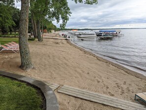 Beach nearby, sun loungers, beach towels