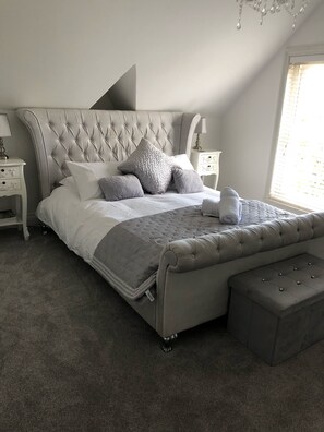 6 chambres, fer et planche à repasser, Wi-Fi, draps fournis