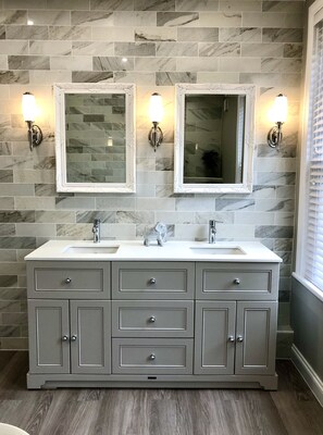 Kylpyamme, hiustenkuivaaja, pyyhkeet