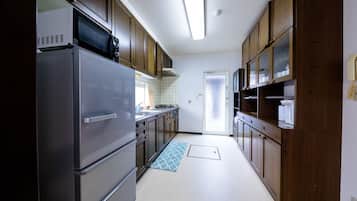 Fridge, microwave, stovetop, cookware/dishes/utensils