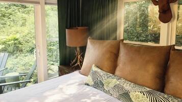 3 bedrooms, desk, iron/ironing board, travel cot