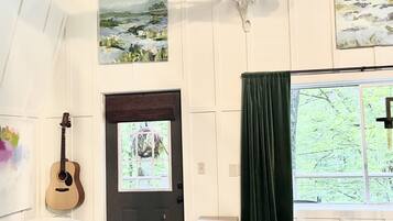 Smart TV, fireplace, books, smart speakers