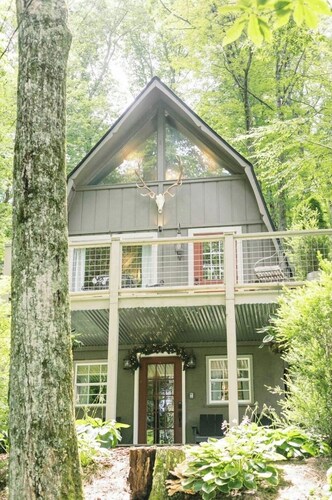 Live-in Art Gallery in Downtown Highlands / Walk to Main Street / Mountain Views