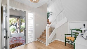 A staircase with white railings and a wooden floor leading to a landing. - Newly Renovated Luxury Villa- 5 minute walk to Beach! (Hilton Head Island)