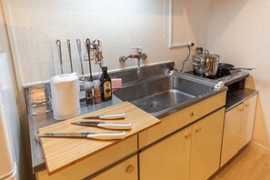 冰箱、微波炉、炉灶、厨具/餐具