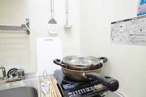 冰箱、微波炉、炉灶、厨具/餐具