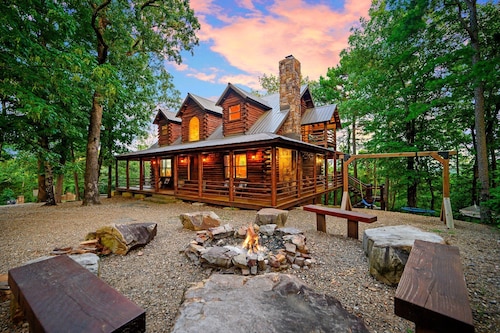Big Sky Mountain Lodge-Spectacular Views-Hot Tub\GameRoom\Play-Set\Hike To River